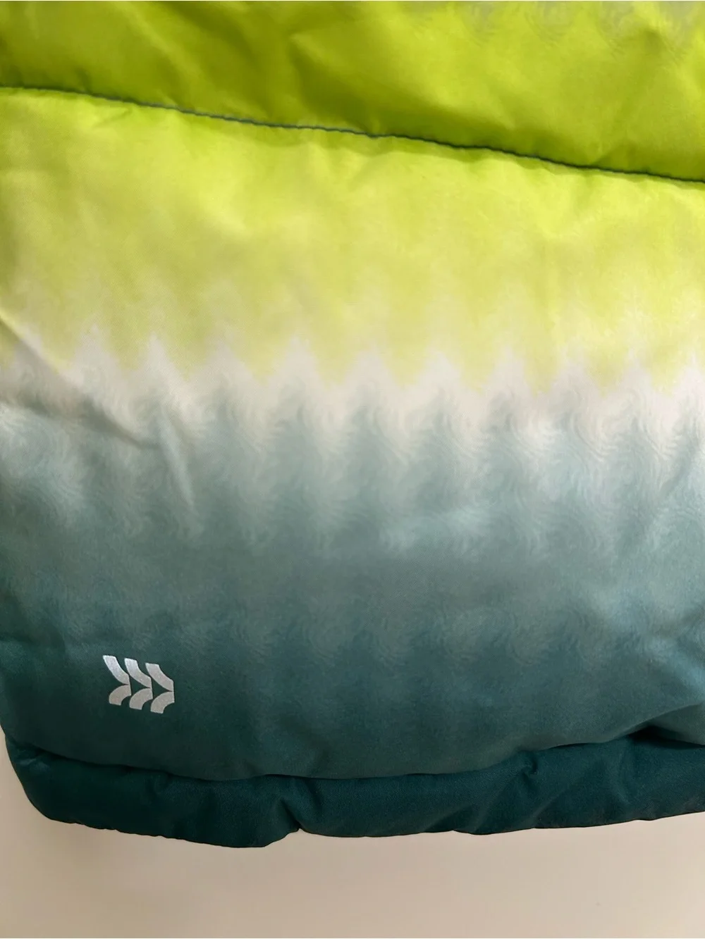 NWT All in Motion Boys' Short Puffer Jacket - Green Ombre Zigzag (Size XL 14)